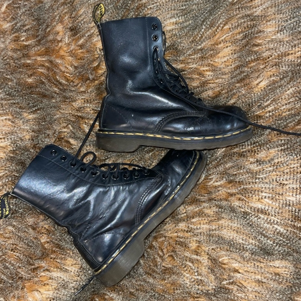6 steel toe dr martens